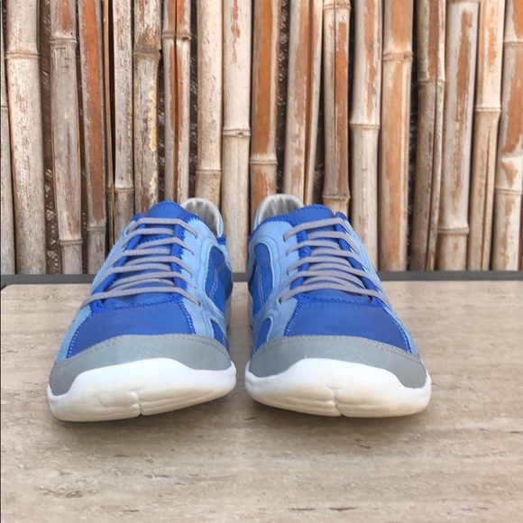 CLARKS Blue & Gray Elastic Laces Lightweight Airy Comfy Walking Shoes Sz 9 EUC - Picture 2 of 11
